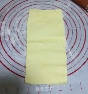Make Red Bean Danish bread step 3