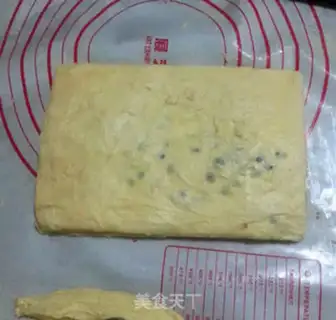 Make Red Bean Danish bread step 10