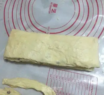 Make Red Bean Danish bread step 11