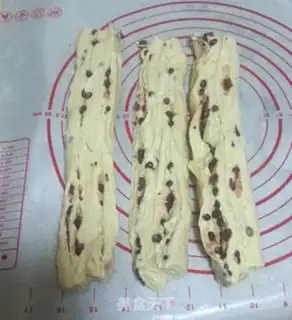 Make Red Bean Danish bread step 12