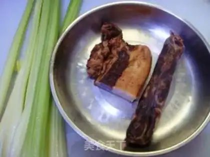 Make Spicy sausages and celery step 0