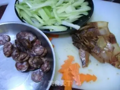 Make Spicy sausages and celery step 1