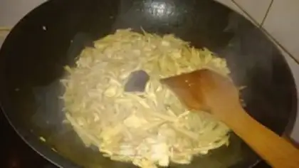 Make White fried eggs step 7