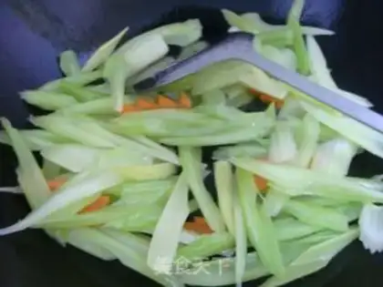 Make Spicy sausages and celery step 3