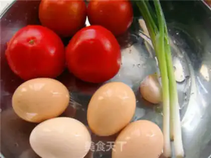 Make Tomato fried eggs step 0