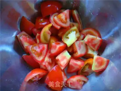 Make Tomato fried eggs step 1