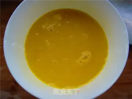 Make Tomato fried eggs step 2