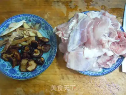 Make Carnival mushroom chop soup step 1