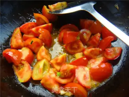 Make Tomato fried eggs step 7