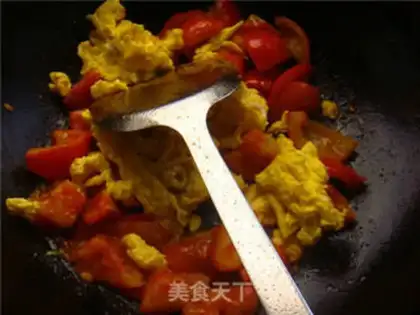 Make Tomato fried eggs step 8