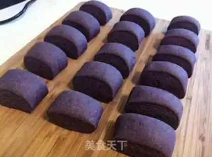 Make Black rice knife cut the buns step 2