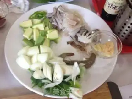 Make Korean seafood soup step 0