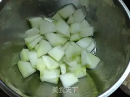 Make Scrambled melon soup step 1