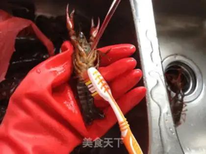 Make Spicy lobster step 1
