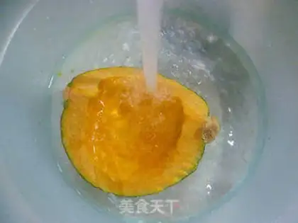 Make Pumpkin to fry Japanese pumpkins step 1
