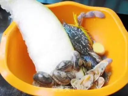 Make Pond melons, seafood soup step 0