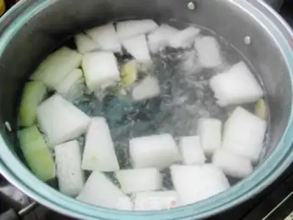 Make Pond melons, seafood soup step 2