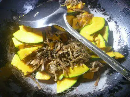 Make Pumpkin to fry Japanese pumpkins step 4