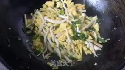 Make Seafood mushroom fried eggs step 5