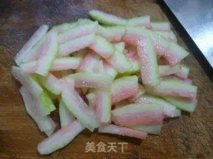 Make Crab-flavored watermelon step 2
