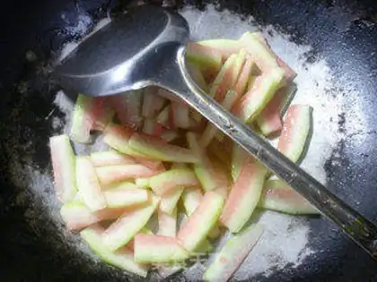 Make Crab-flavored watermelon step 3