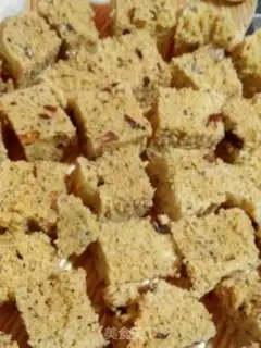 Make walnut date silk cake step 3