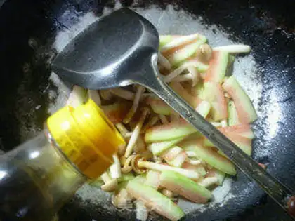 Make Crab-flavored watermelon step 5