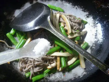 Make Plum-cracked barley noodles step 7