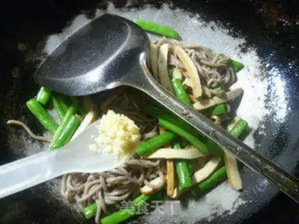 Make Plum-cracked barley noodles step 8