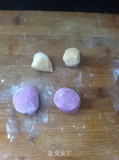 Make Colored flower buns step 2
