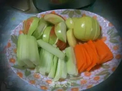 Make Apple cucumber carrot juice step 0
