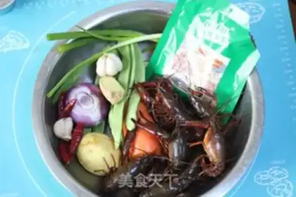 Make Spicy pan, lobster step 0