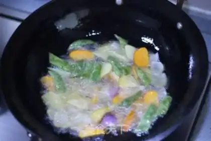 Make Spicy pan, lobster step 4