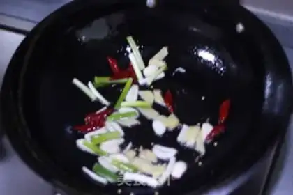 Make Spicy pan, lobster step 5