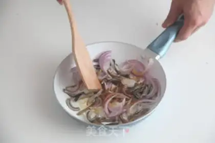 Make Onion fried silk step 2