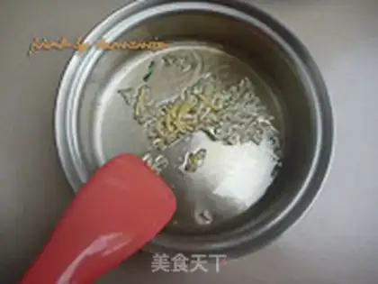 Make Five flowers and radish step 1