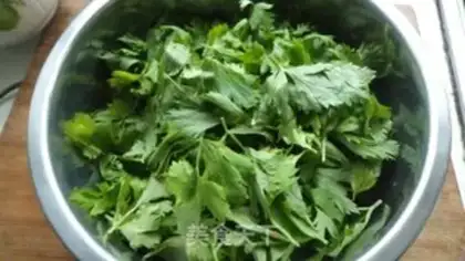 Make Celery leaves and pancakes step 0