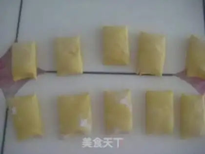 Make Gold onion rolls step 6