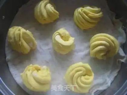 Make Gold onion rolls step 9