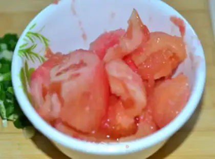 Make Tomato fried eggs step 2