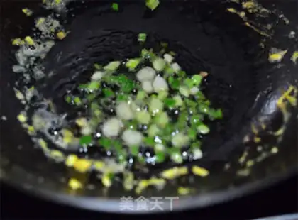 Make Tomato fried eggs step 5