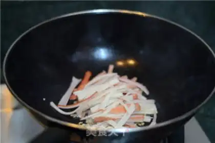 Make CRAB COLESLAW Q-Q-Q-Q-E step 3