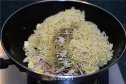 Make CRAB COLESLAW Q-Q-Q-Q-E step 6