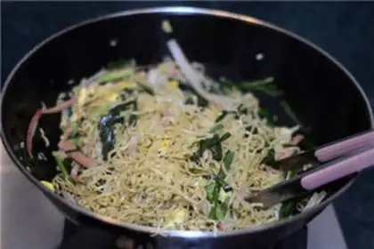 Make CRAB COLESLAW Q-Q-Q-Q-E step 7