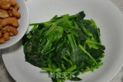 Make Spinach with cashew nuts step 7