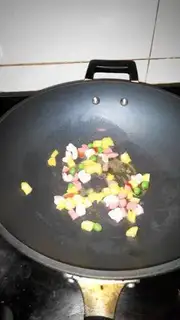 Make Pineapple seafood step 3