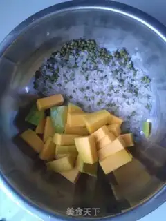 Make Pumpkin green bean congee step 2