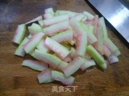 Make Five bouquets of melons step 3