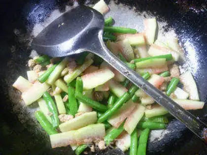 Make Five bouquets of melons step 10