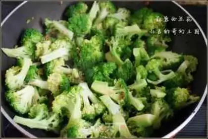 Make Garlic broccoli step 8